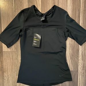 NIKE PRO HYPERCOOL SHORT SLEEVE TOP
